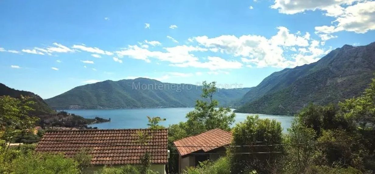 Terreno en Risan, Montenegro, 910 m² - imagen 1