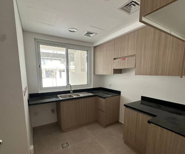 Townhouse in Dubai, UAE, 112.24 m² - picture 2