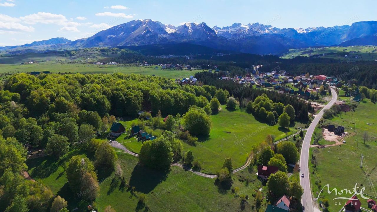 Terrain à Zabljak, Monténégro, 583 m² - image 1