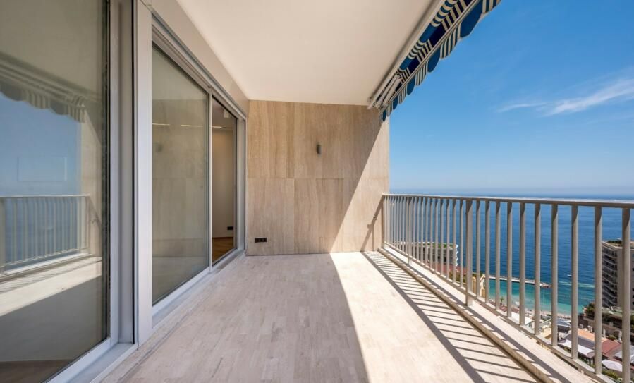 Apartment in Saint Roman, Monaco, 128 m² - picture 1