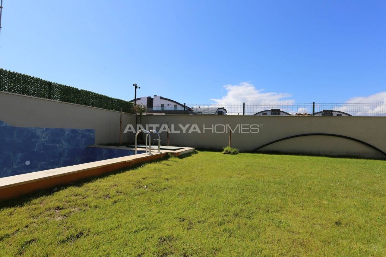 Villa à Antalya, Turquie, 300 m² - image 1