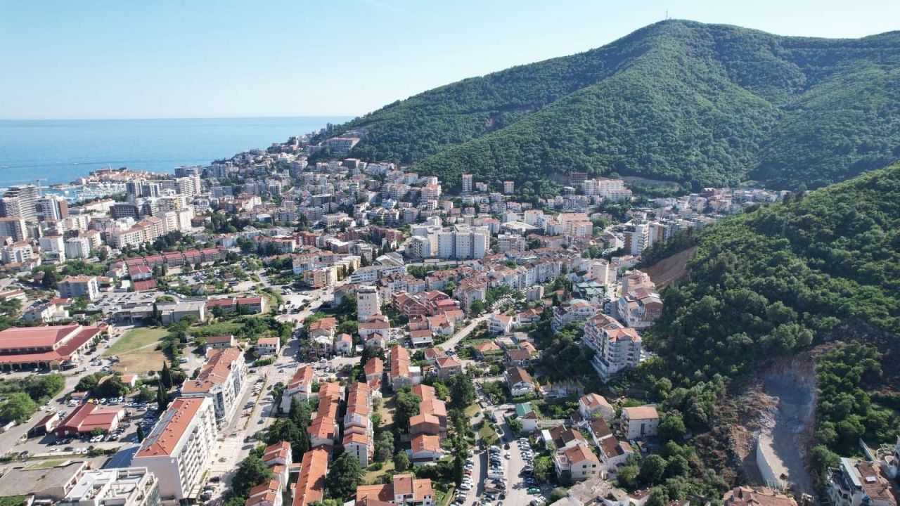 Terrain à Budva, Monténégro, 6 800 m² - image 12