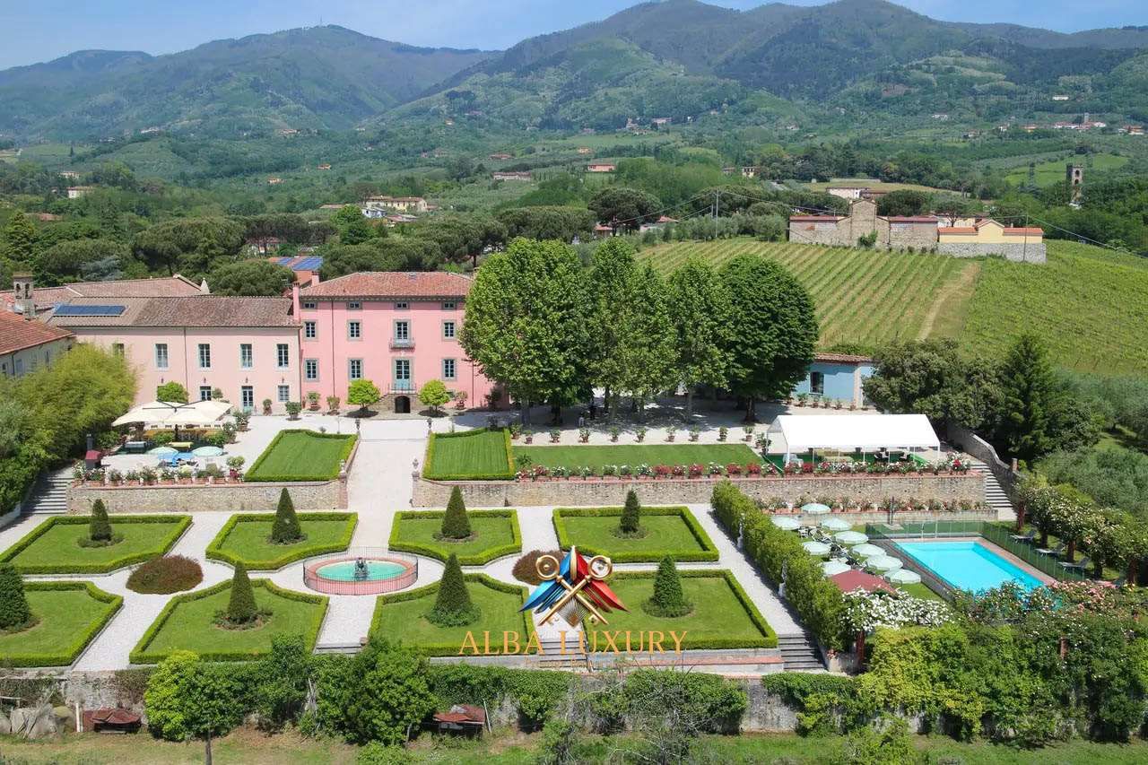 Villa in Capannori, Italien, 2 900 m² - Foto 1