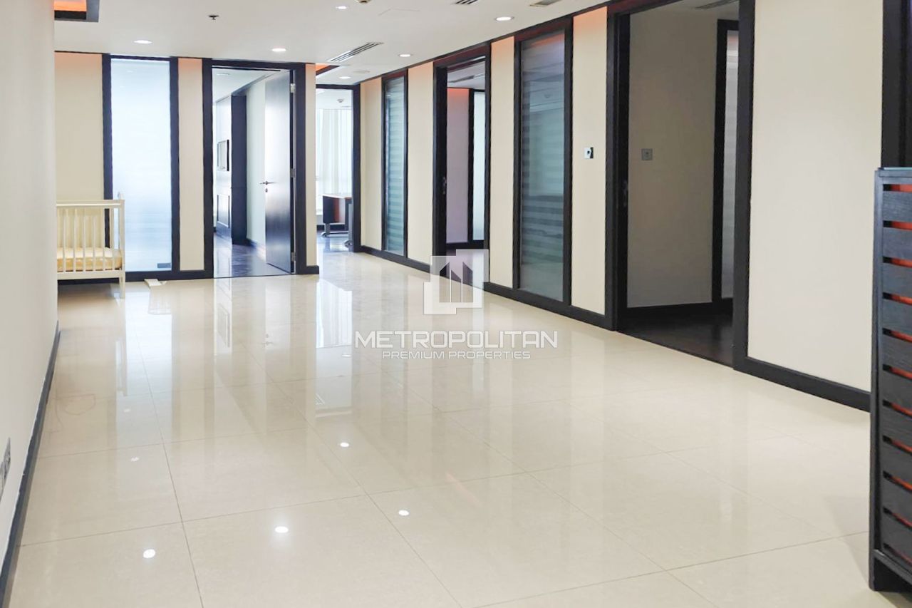 Bureau à Dubaï, EAU, 99 m² - image 1