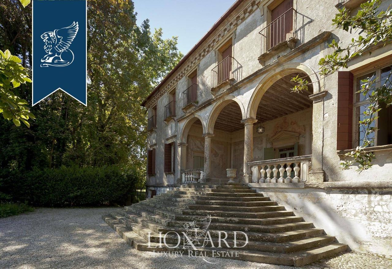 Villa à Padoue, Italie, 3 840 m² - image 1