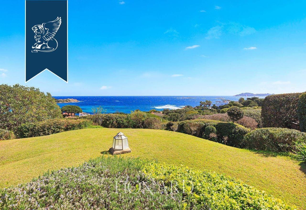 Villa in Porto Cervo, Italy, 560 m² - picture 1