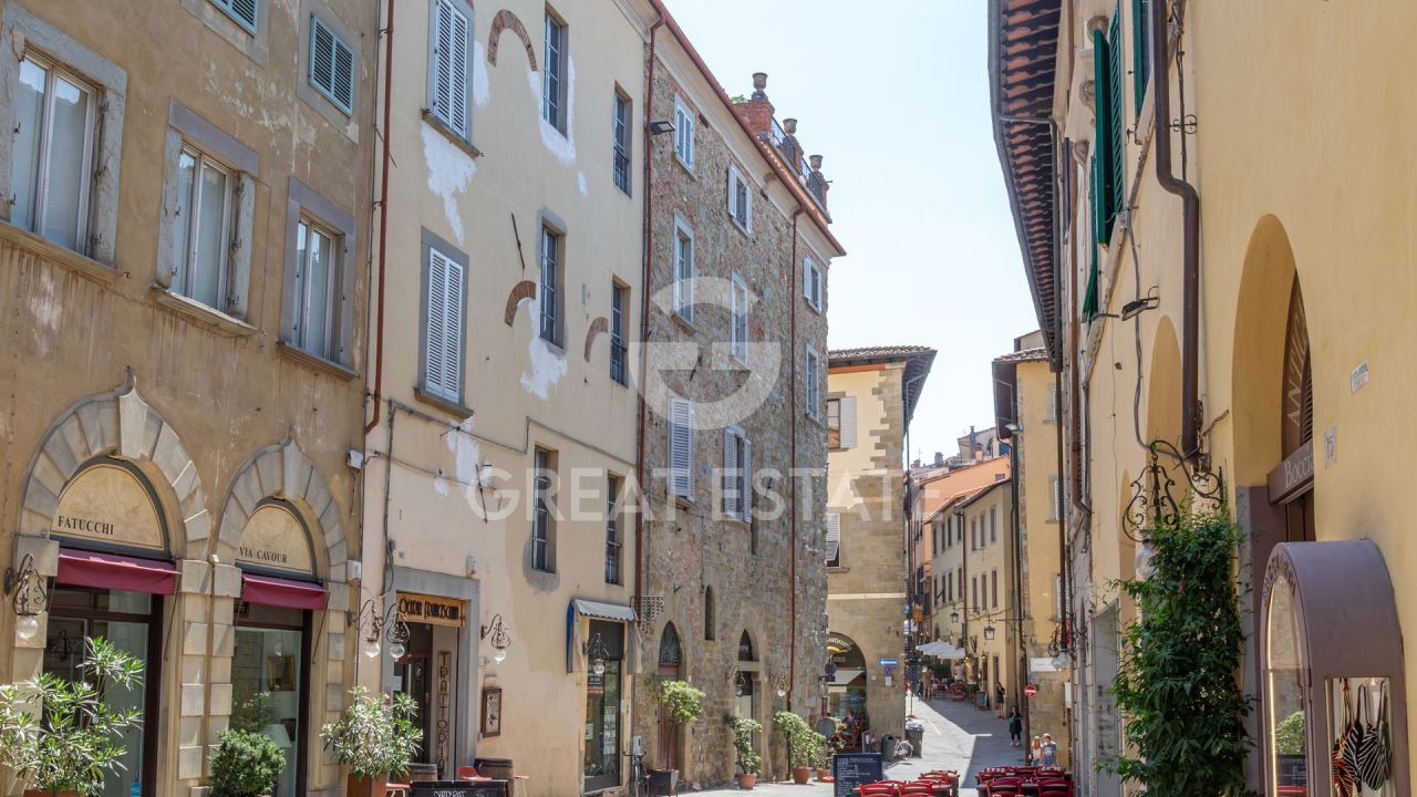 Apartamento en Arezzo, Italia, 193.6 m² - imagen 3