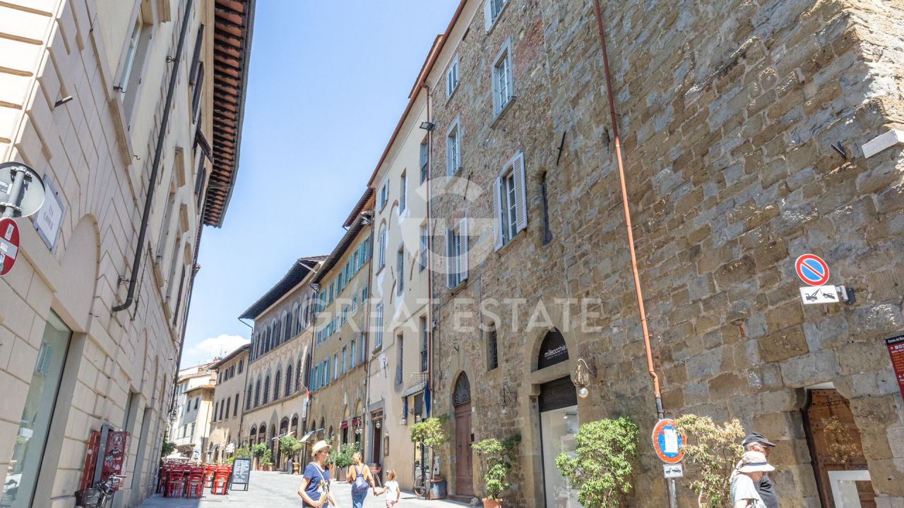 Apartamento en Arezzo, Italia, 193.6 m² - imagen 4
