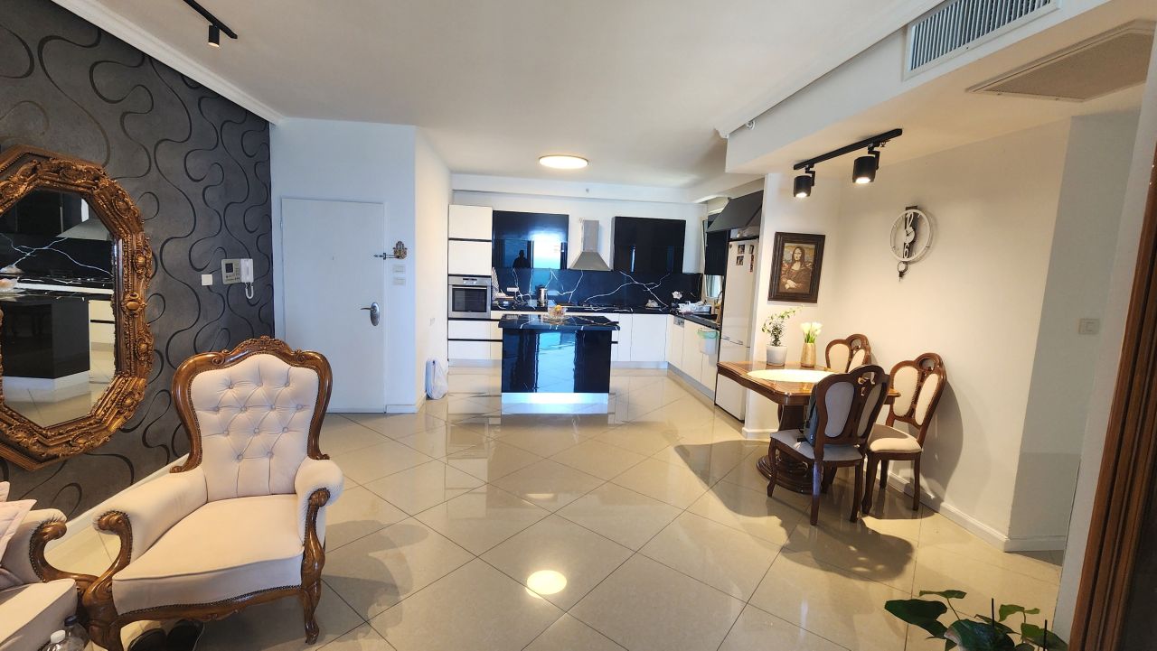 Appartement à Bat Yam, Israël, 120 m² - image 1