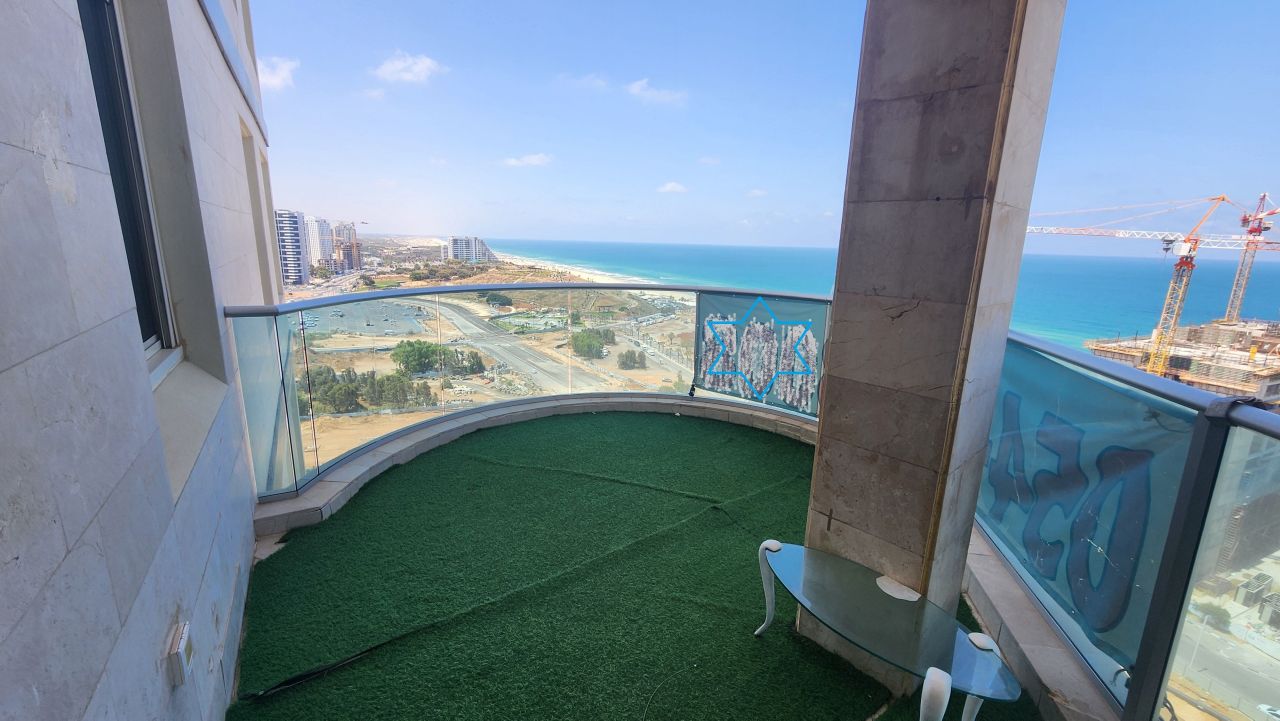 Flat in Bat Yam, Israel, 120 m² - picture 3