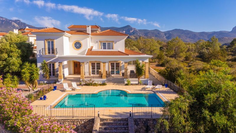 Villa in Esentepe, Cyprus, 210 m² - picture 1