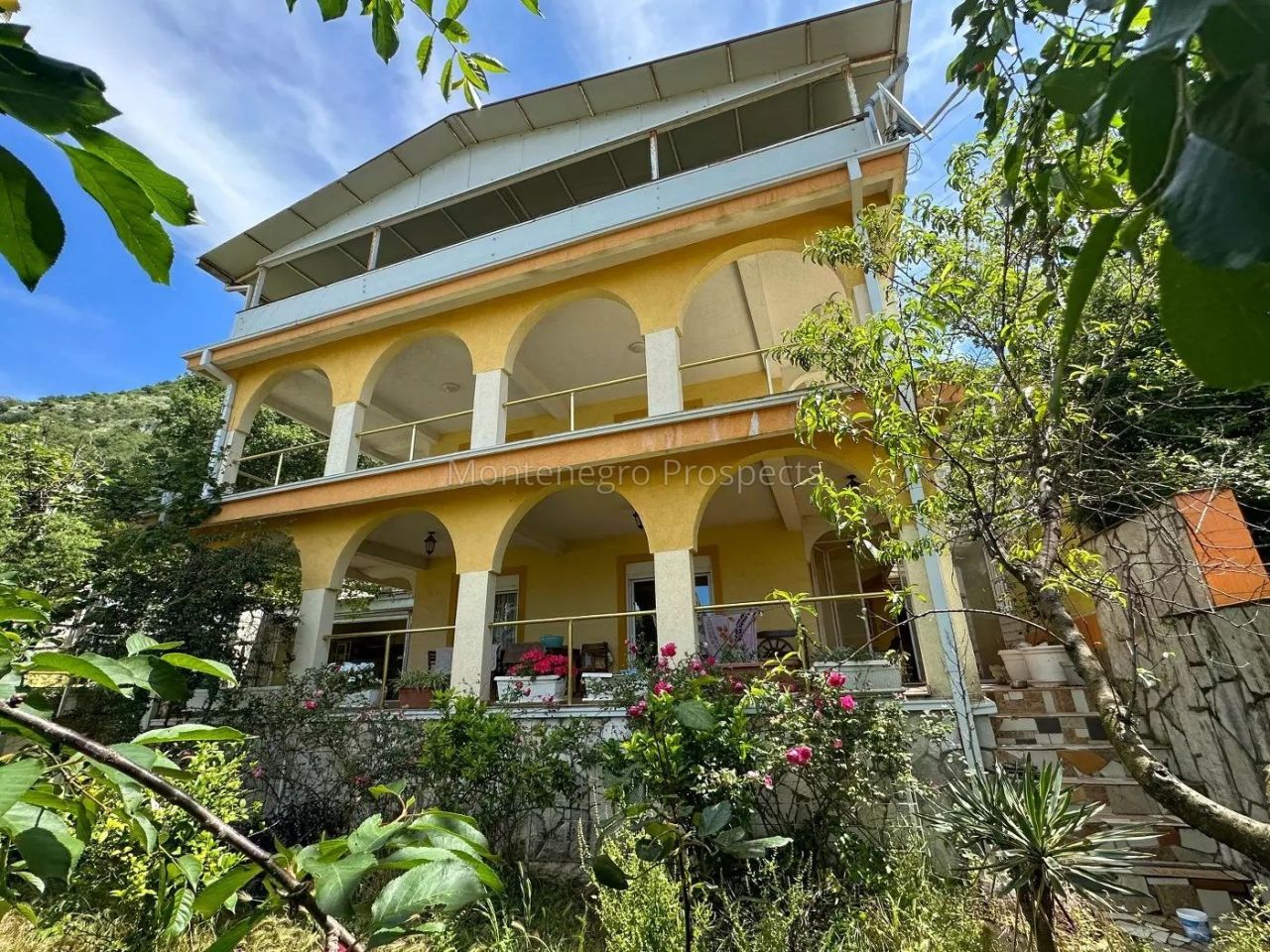 Casa en Sutomore, Montenegro, 390 m² - imagen 1