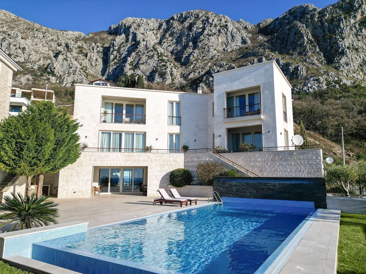 Villa à Blizikuce, Monténégro, 600 m² - image 1