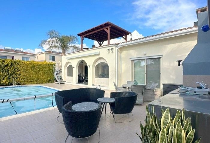 Bungalow en Pafos, Chipre, 180 m² - imagen 1