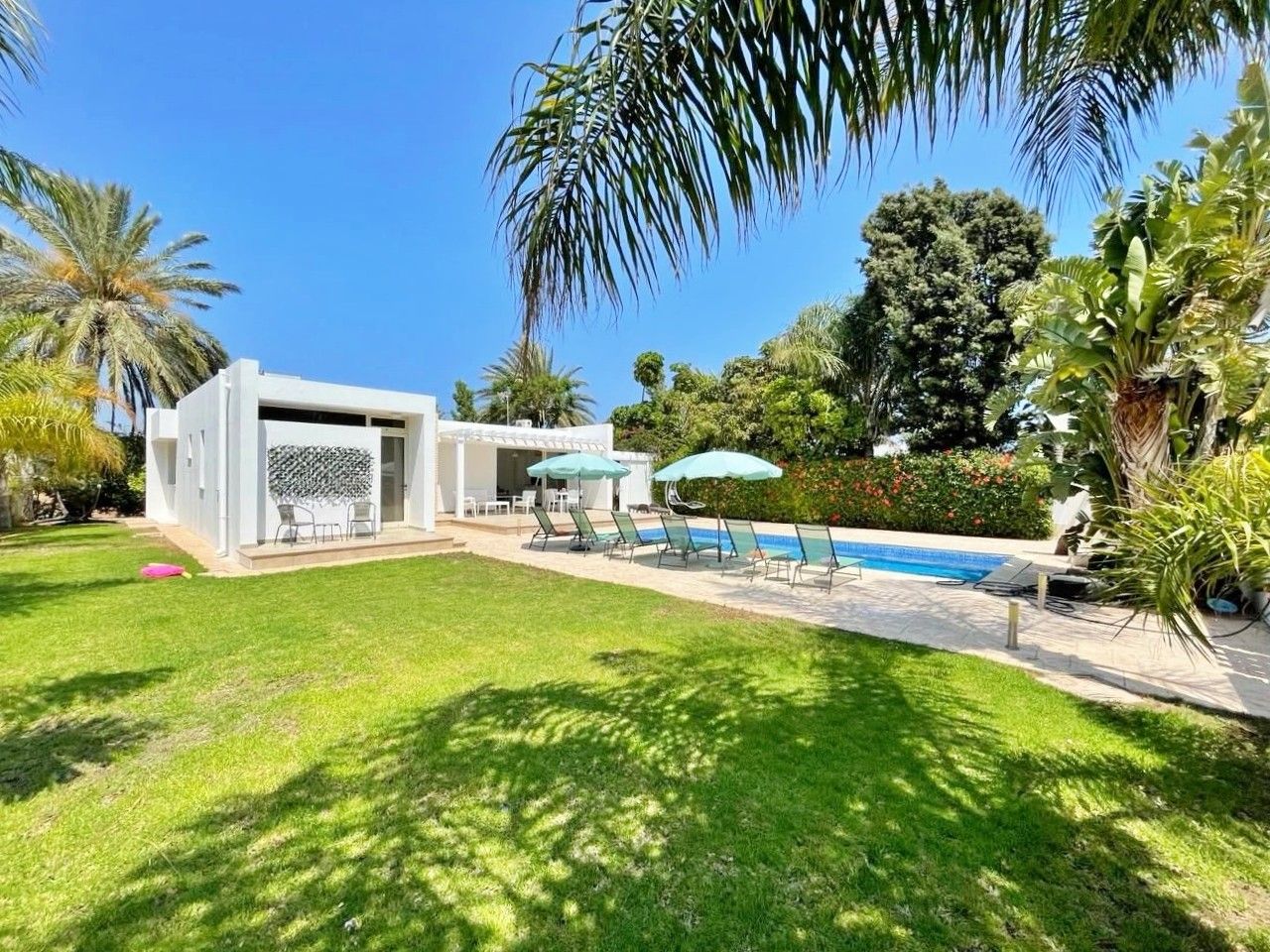 Bungalow in Larnaca, Cyprus, 136 m² - picture 1