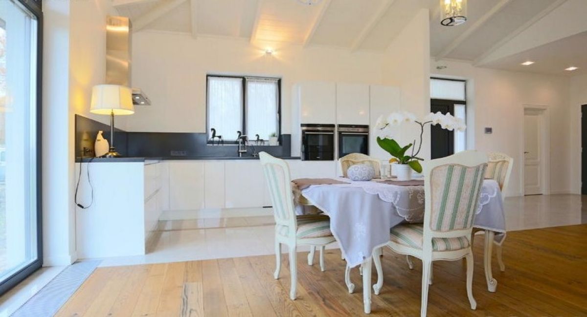 House in Riga District, Latvia, 350 m² - picture 1