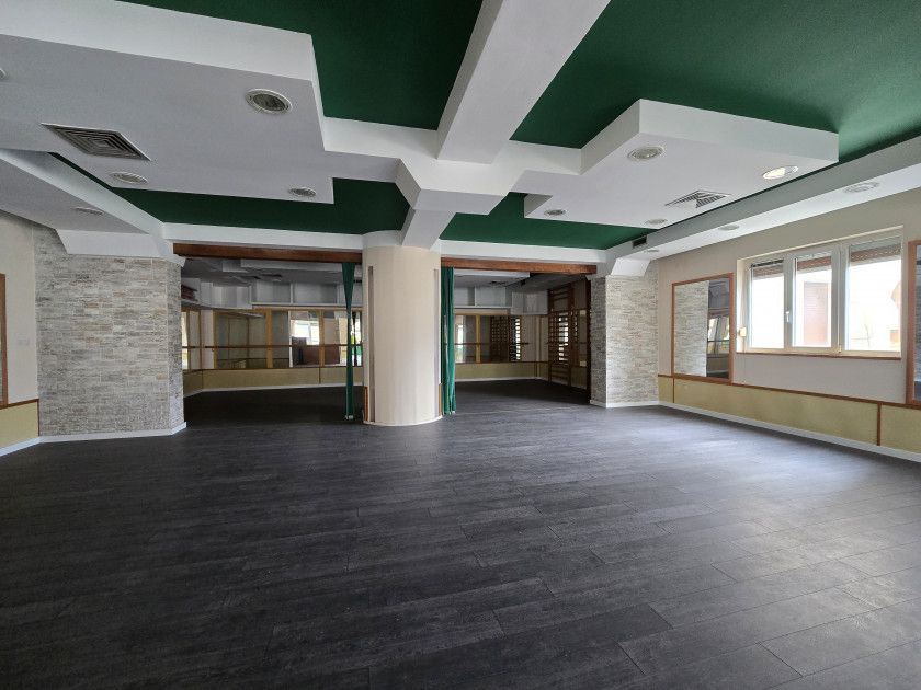 Bureau à Dobrota, Monténégro, 268 m² - image 1