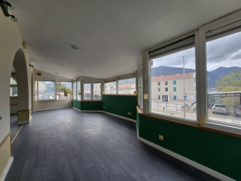 Ufficio a Dobrota, Montenegro, 268 m² - foto 5
