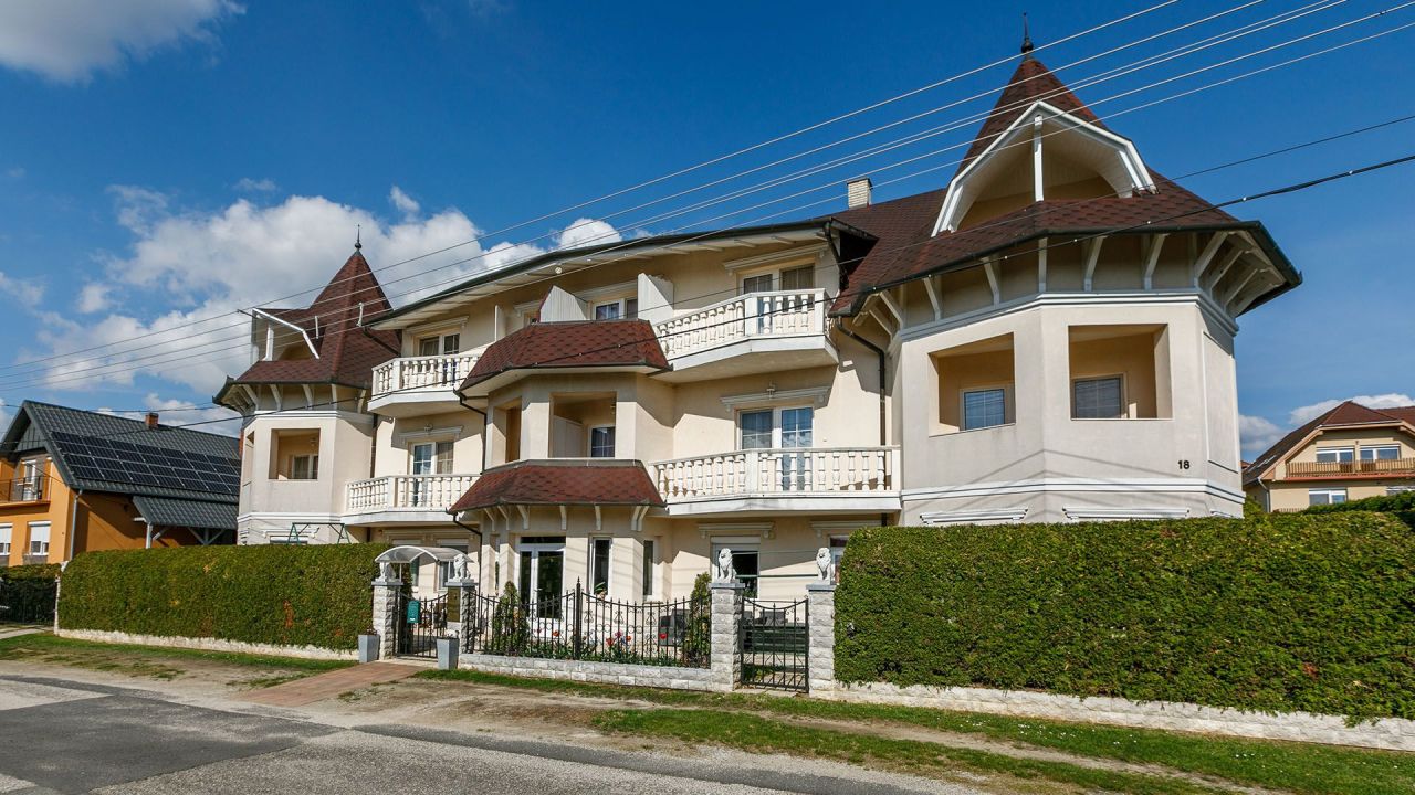 Hôtel à Hévíz, Hongrie, 657 m² - image 2