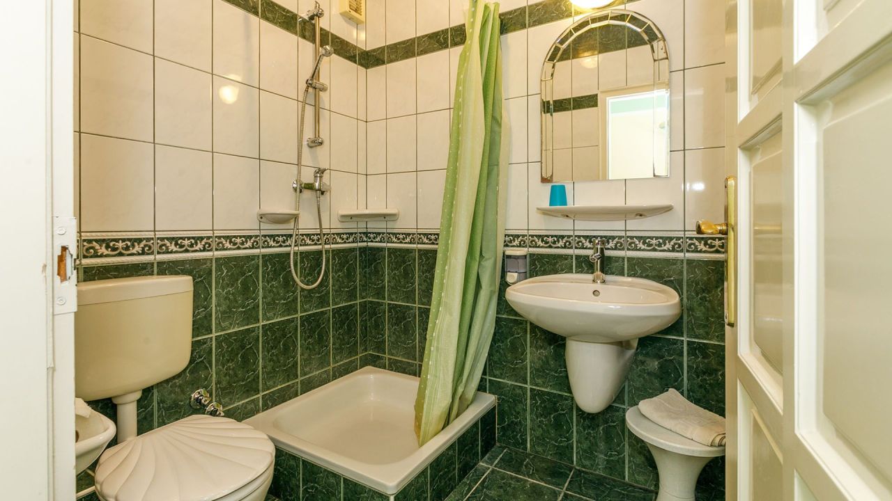 Hôtel à Hévíz, Hongrie, 657 m² - image 14