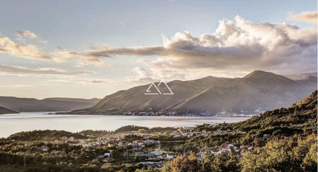 Ático en Tivat, Montenegro, 88.83 m² - imagen 1