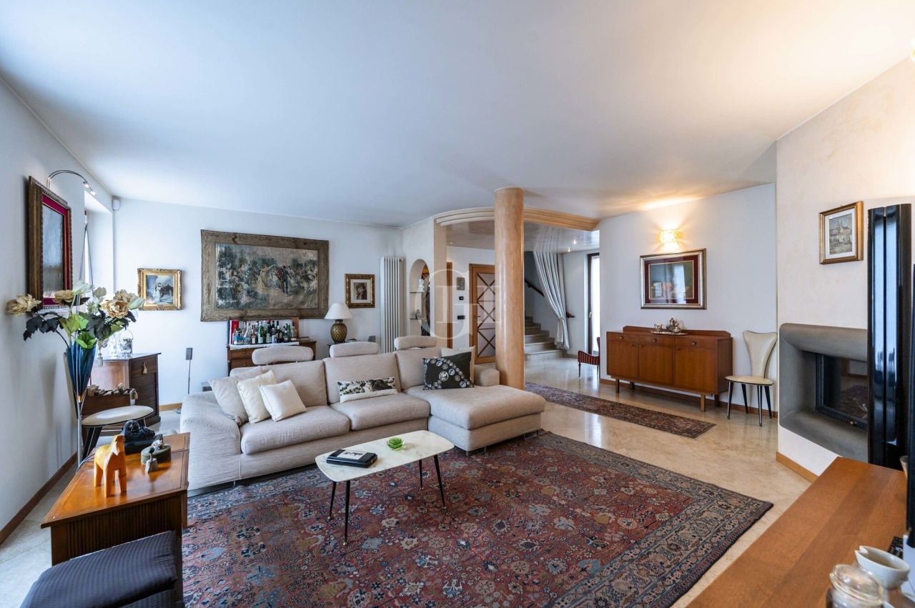 Villa par le Lac d'Iseo, Italie, 400 m² - image 7