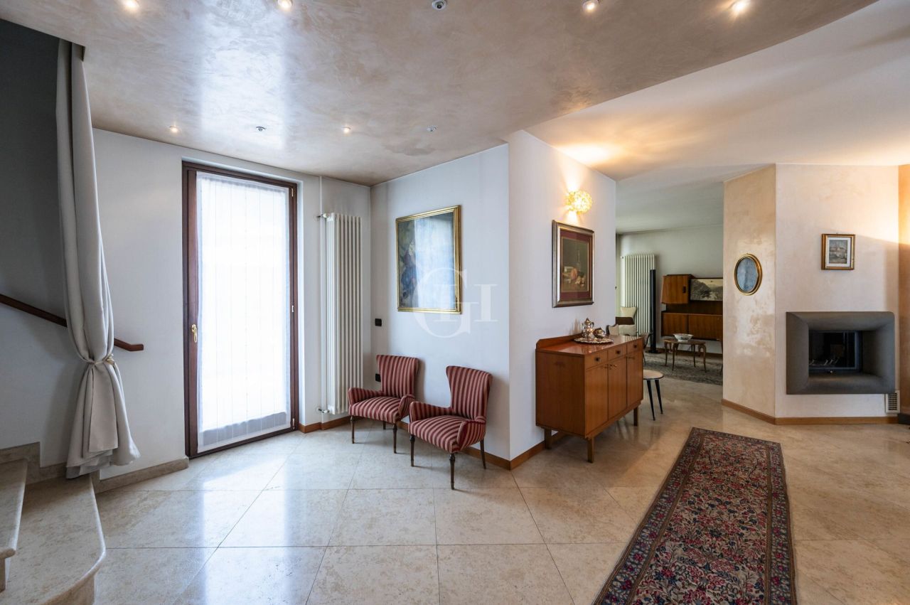 Villa par le Lac d'Iseo, Italie, 400 m² - image 3