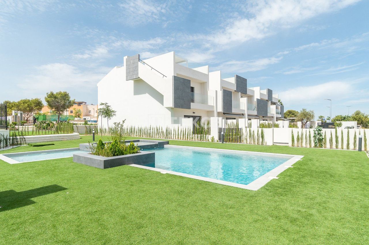Apartment in Torrevieja, Spain, 82 m² - picture 1