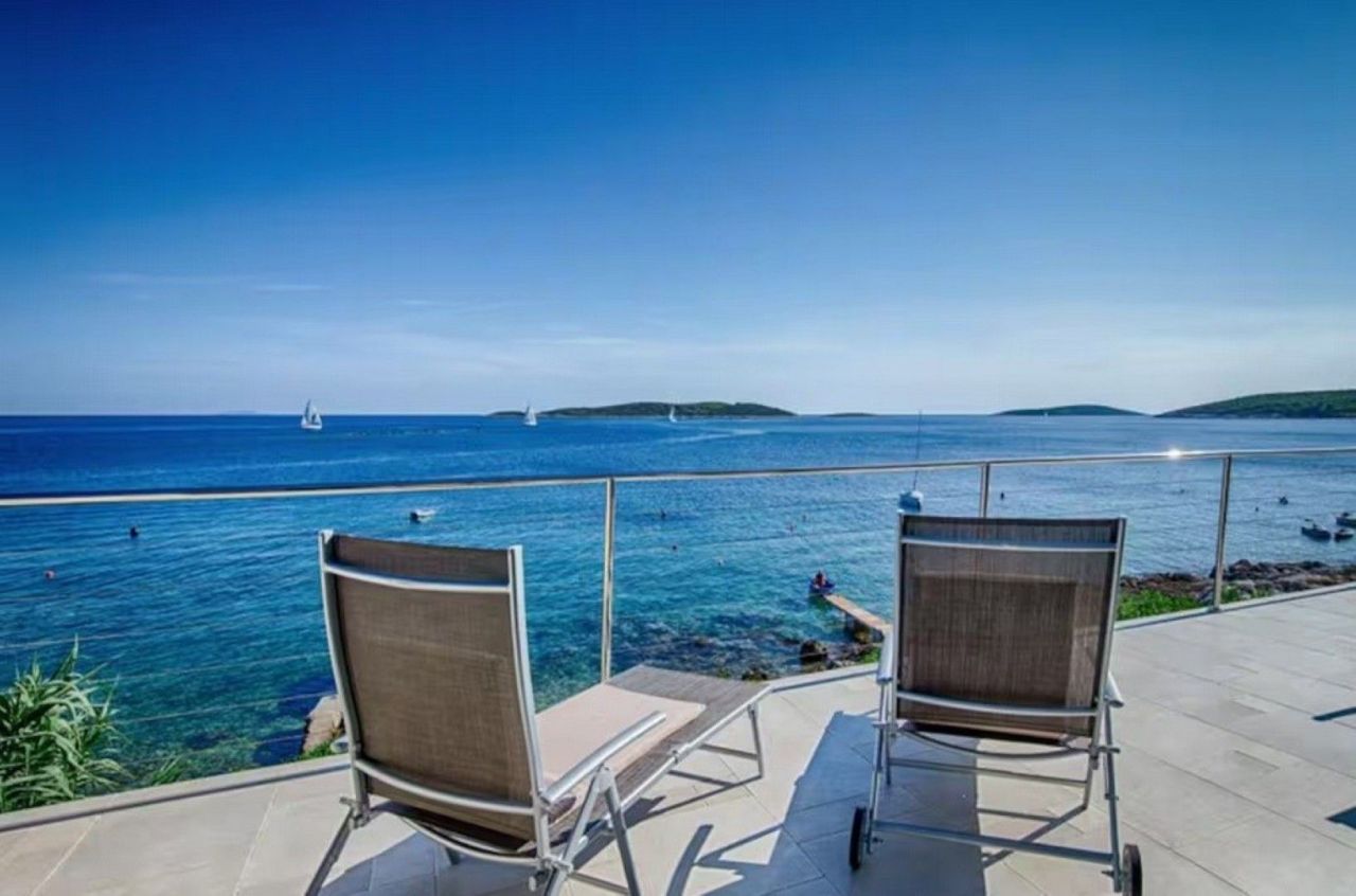 Villa on Vis, Croatia, 215 m² - picture 3