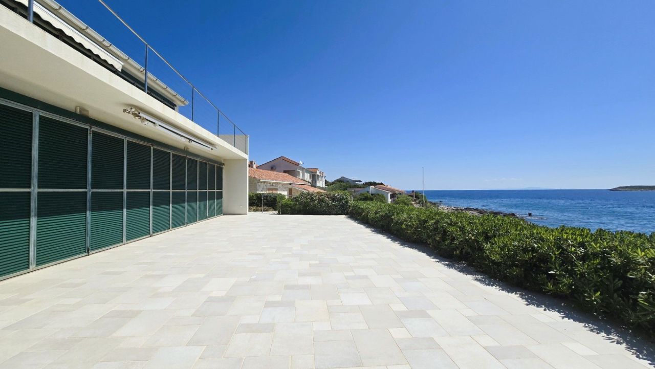Villa on Vis, Croatia, 215 m² - picture 5