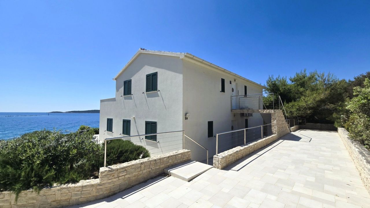 Villa on Vis, Croatia, 215 m² - picture 11