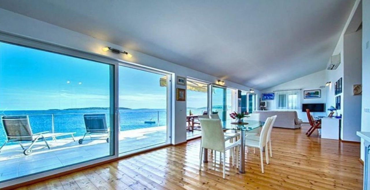 Villa on Vis, Croatia, 215 m² - picture 13