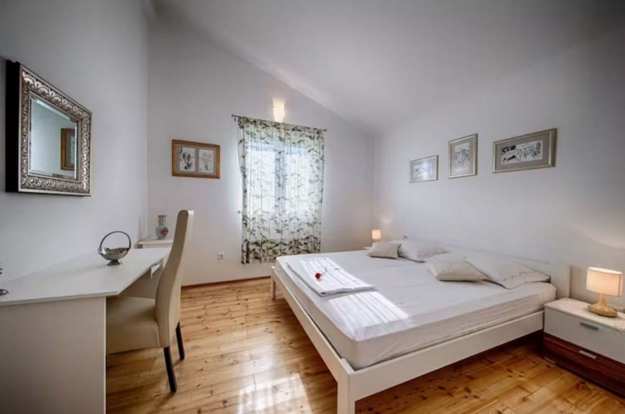 Villa on Vis, Croatia, 215 m² - picture 17