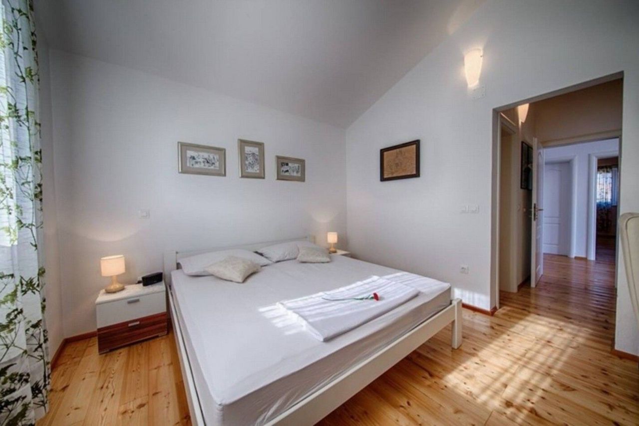 Villa on Vis, Croatia, 215 m² - picture 18