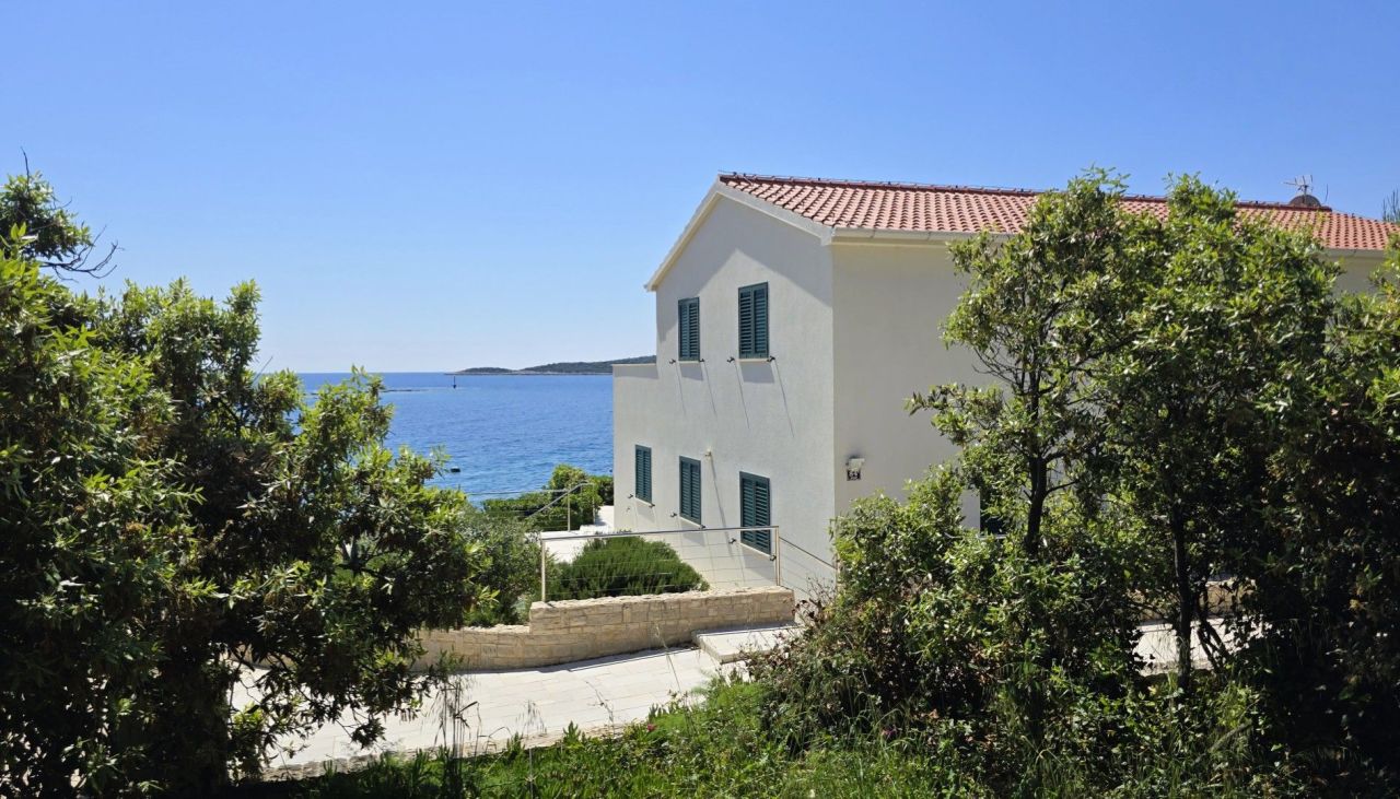 Villa on Vis, Croatia, 215 m² - picture 19