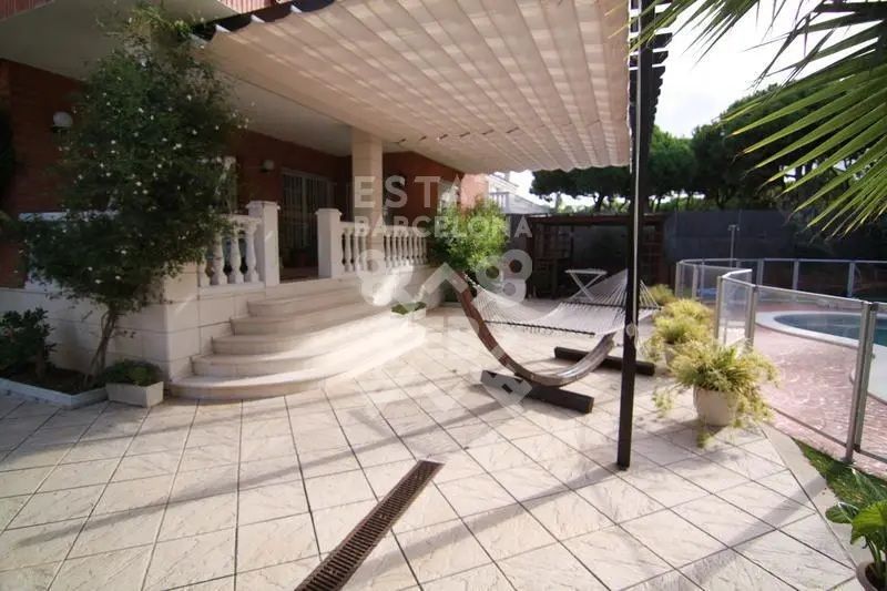 House in Gava Mar, Spain, 375 m² - picture 4