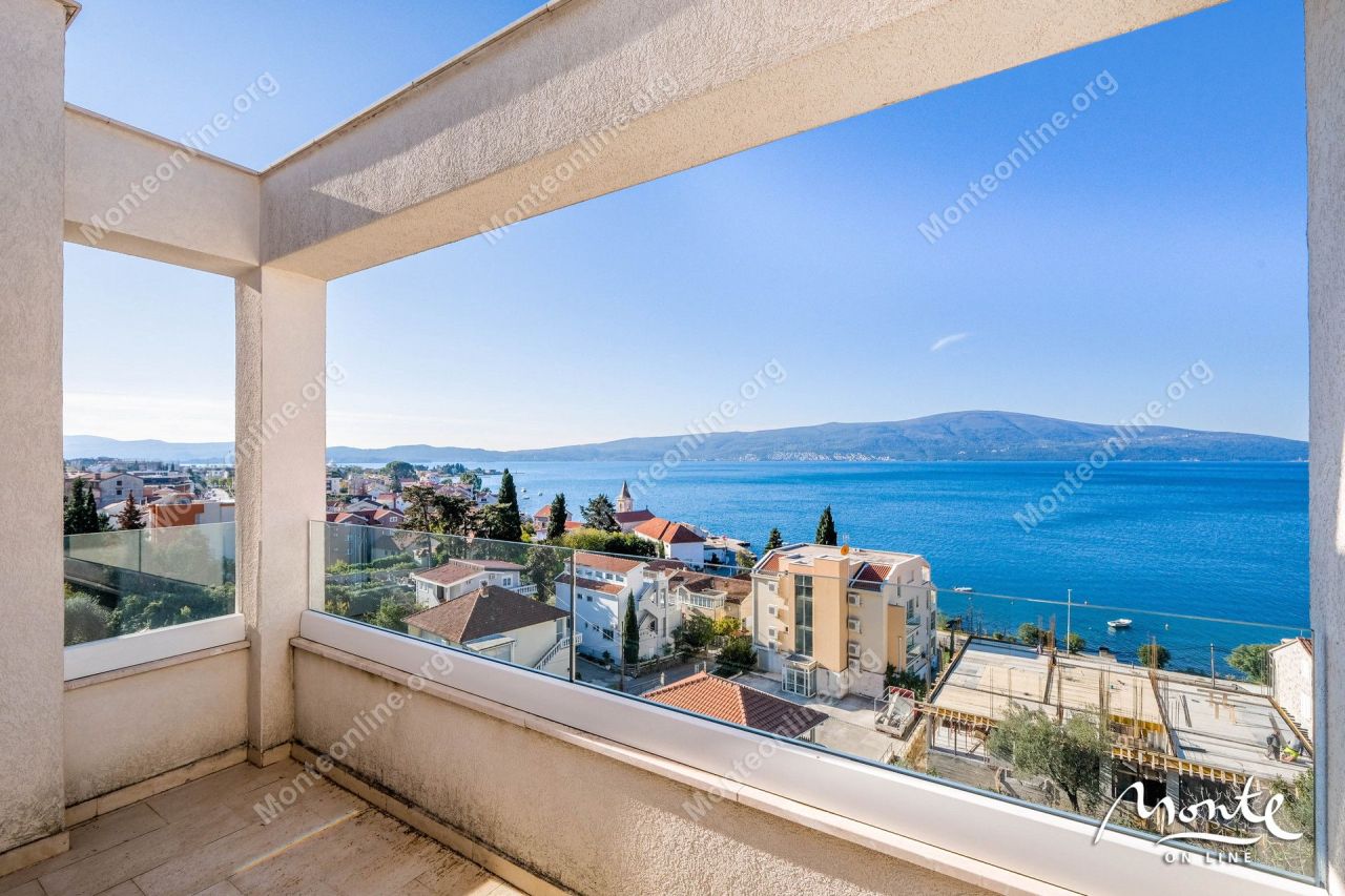 Penthouse in Tivat, Montenegro, 66 m² - Foto 1