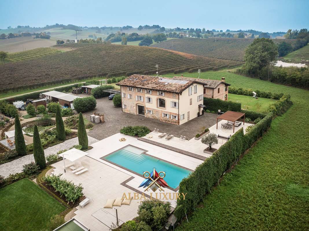 Villa Via Bortolini, Italia, 660 m² - imagen 1