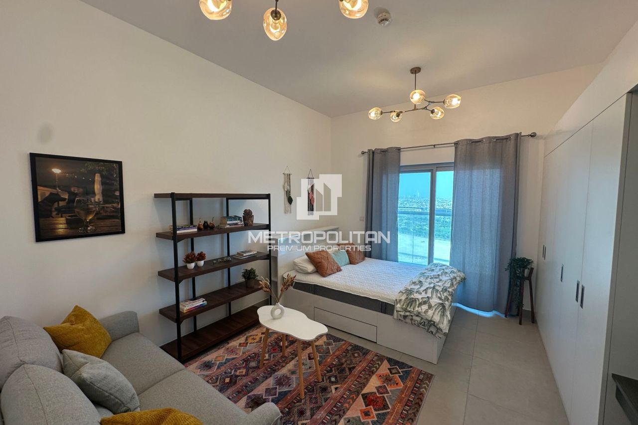 Apartment in Dubai, UAE, 39 m² - picture 1
