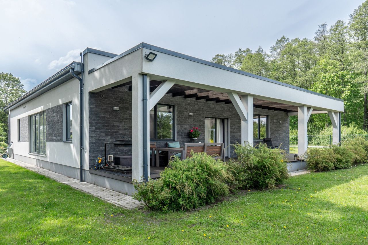 Haus in Bezirk Mārupe, Lettland, 290 m² - Foto 1