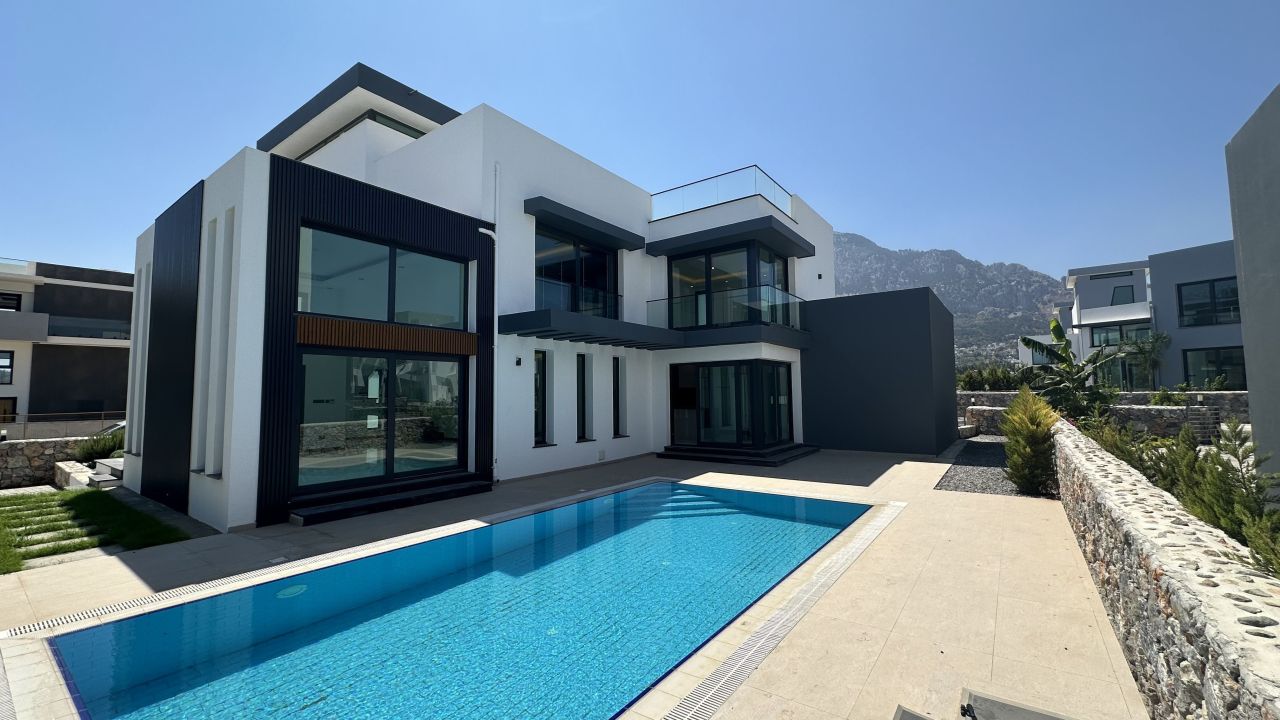 Villa in Kyrenia, Cyprus, 304 m² - picture 1