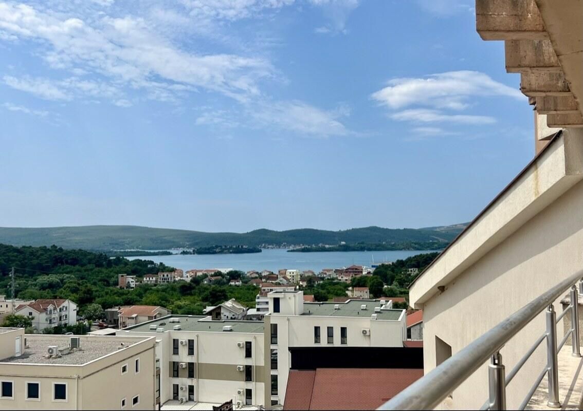 Wohnung in Tivat, Montenegro, 110 m² - Foto 1
