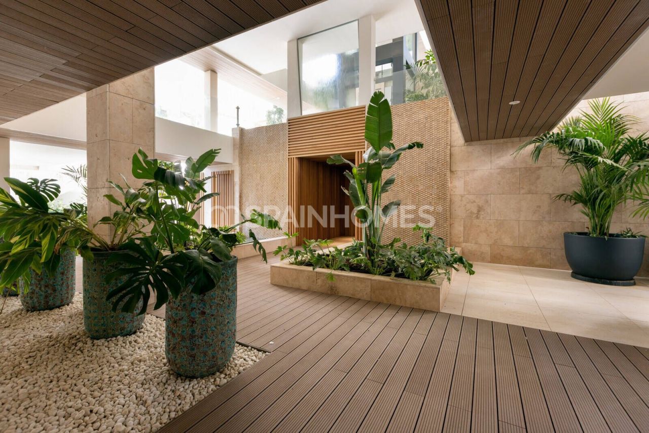 Apartment in Estepona, Spain, 161 m² - picture 1
