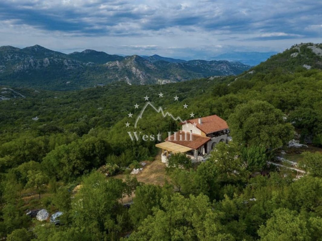 House in Cetinje, Montenegro, 208 m² - picture 1
