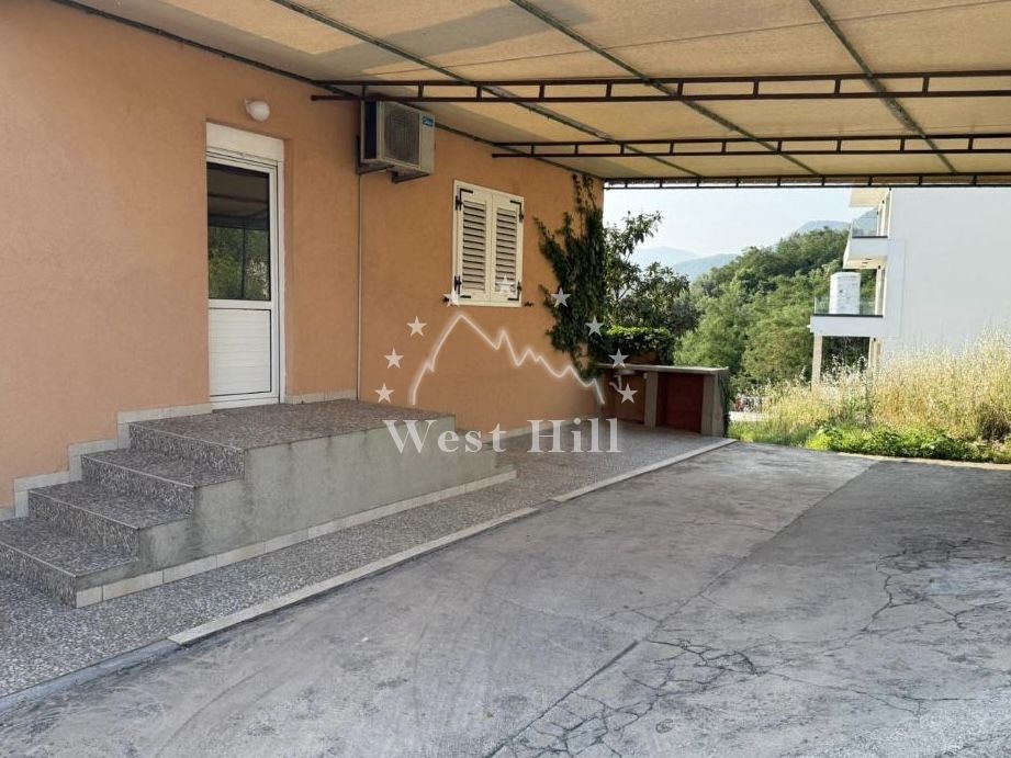 Haus in Tivat, Montenegro, 120 m² - Foto 1