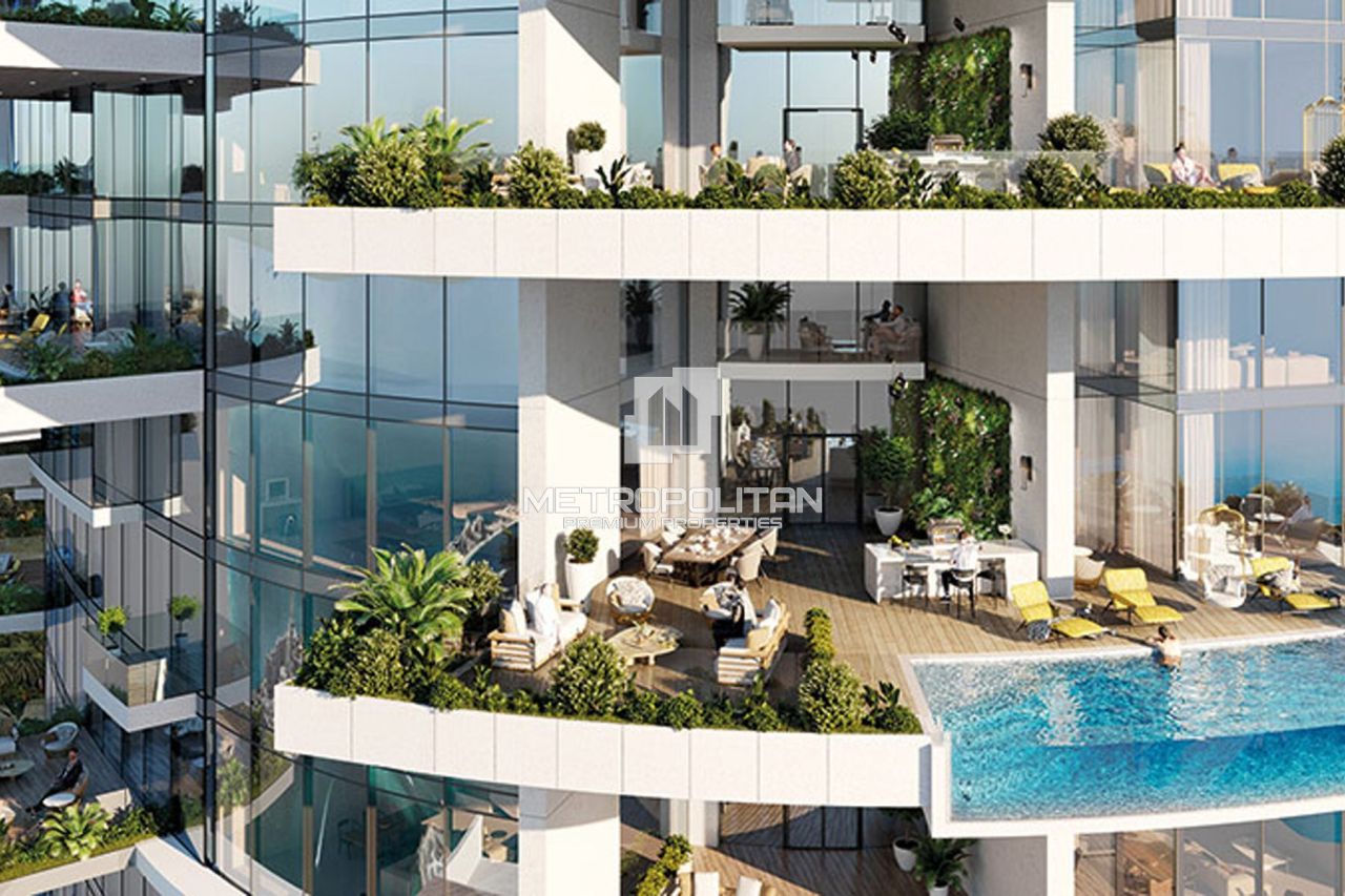Apartment in Dubai, UAE, 393 m² - picture 1