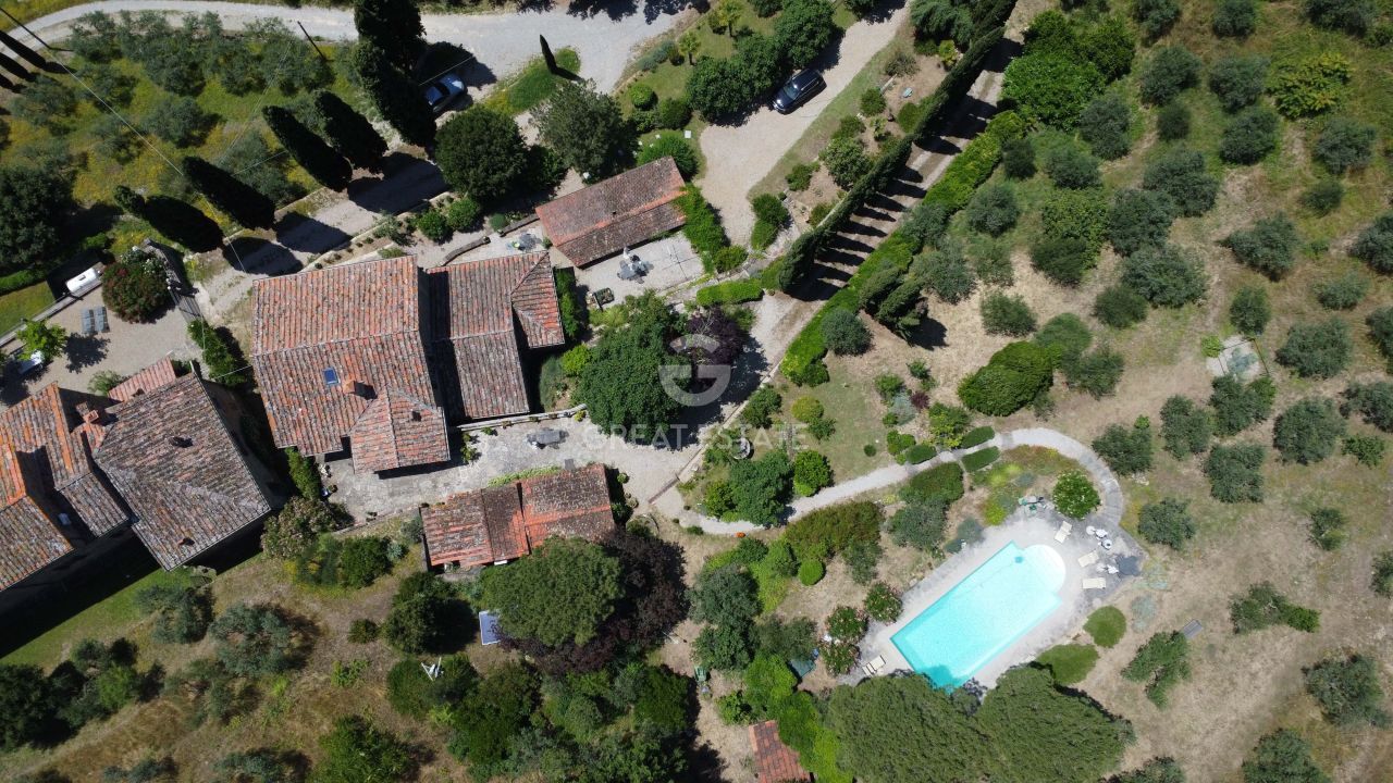 House in Castiglion Fiorentino, Italy, 390.9 m² - picture 1