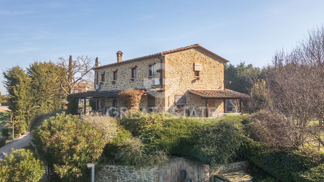 Casa en Paciano, Italia, 377.7 m² - imagen 2