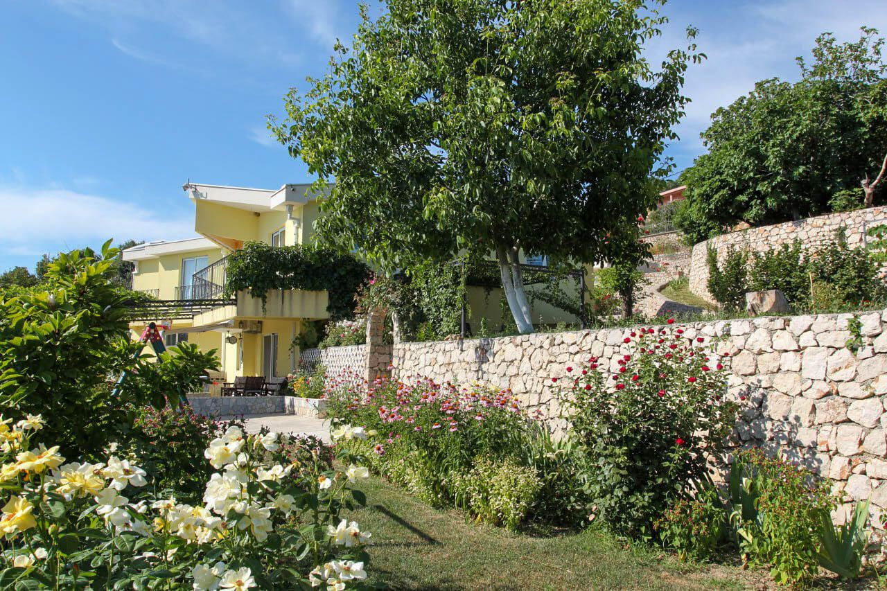 Casa en Dobra Voda, Montenegro, 380 m² - imagen 1