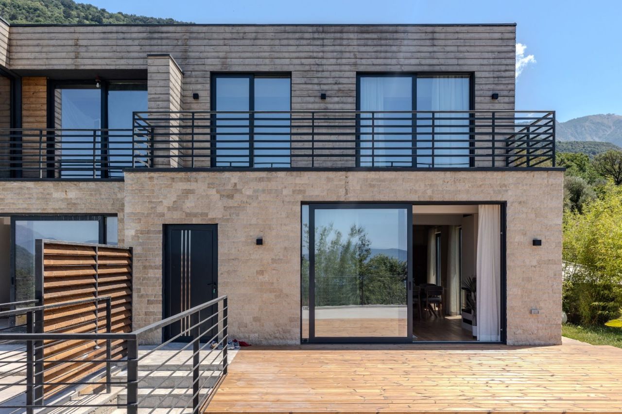 Casa en Tivat, Montenegro, 140 m² - imagen 1
